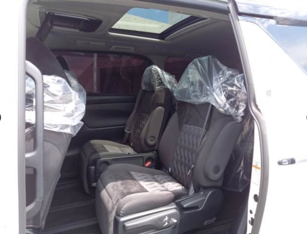 Toyota Alphard - Image 5