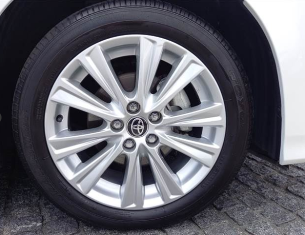 Toyota Alphard - Image 6