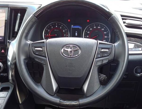 Toyota Alphard - Image 7