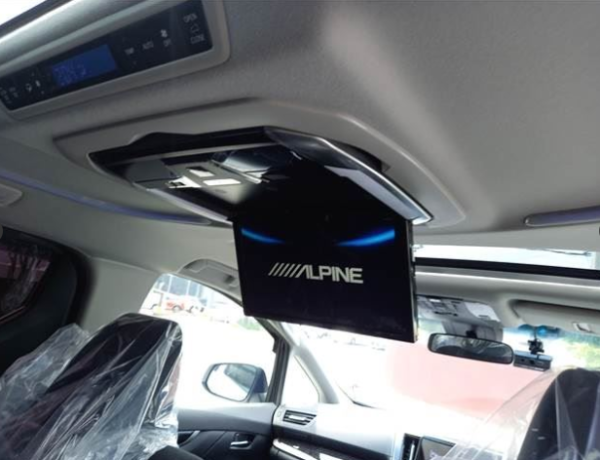 Toyota Alphard - Image 9