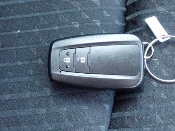 Toyota Prius - Image 6