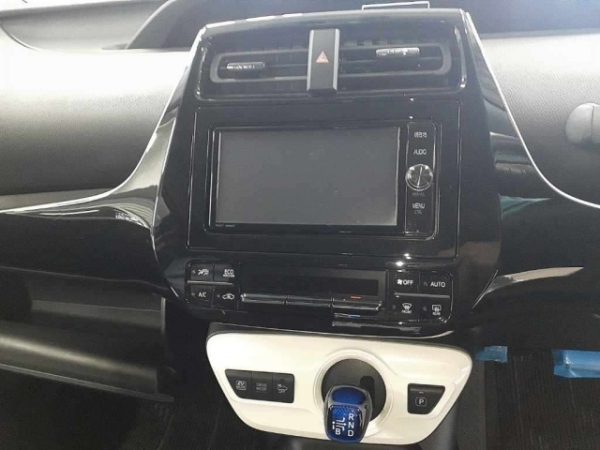 Toyota Prius - Image 6