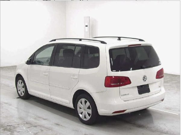 VW Golf Touran 2013 - Image 2