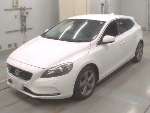 VOLVO V40 SE