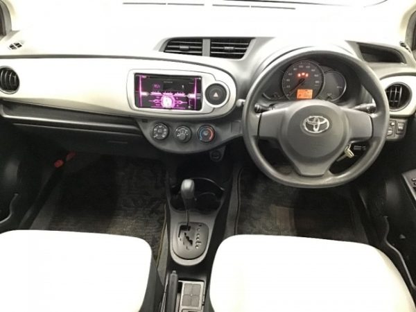 TOYOTA VITZ 2013 - Image 5