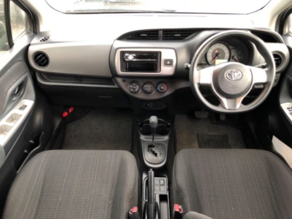 Toyota VITZ F - Image 5