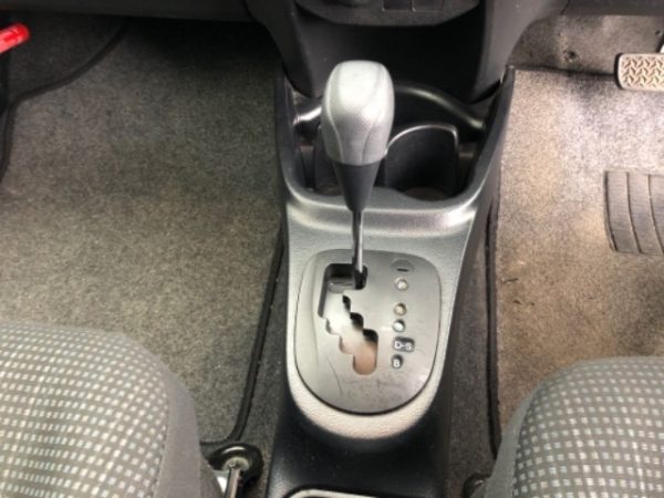 Toyota VITZ F - Image 8