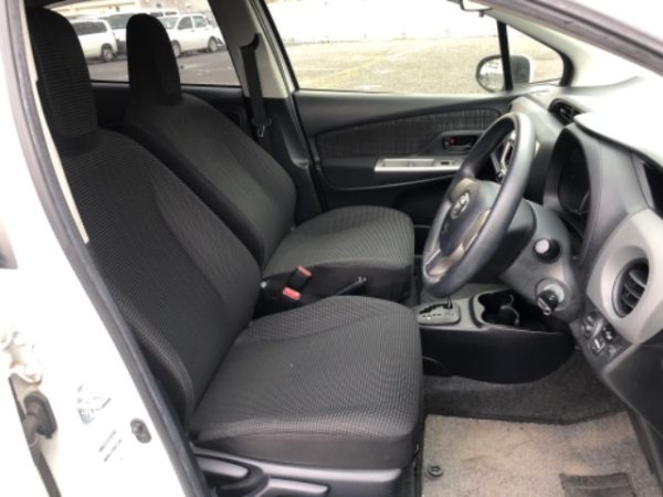 Toyota VITZ F - Image 4