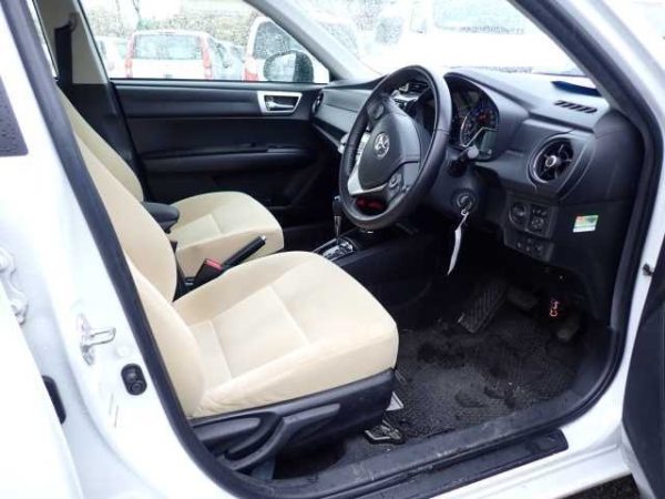 Toyota Corolla Axio (Hybrid G) - Image 7