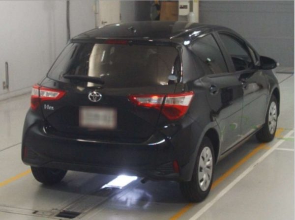 TOYOTA VITZ 2018 - Image 2