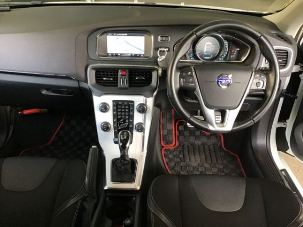 VOLVO V40 - Image 5