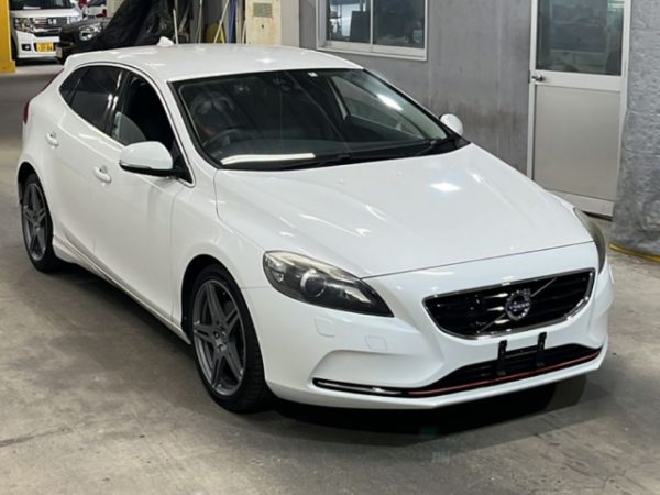 VOLVO V40 - Image 2