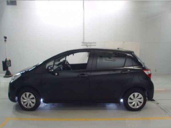 TOYOTA VITZ 2018 - Image 4