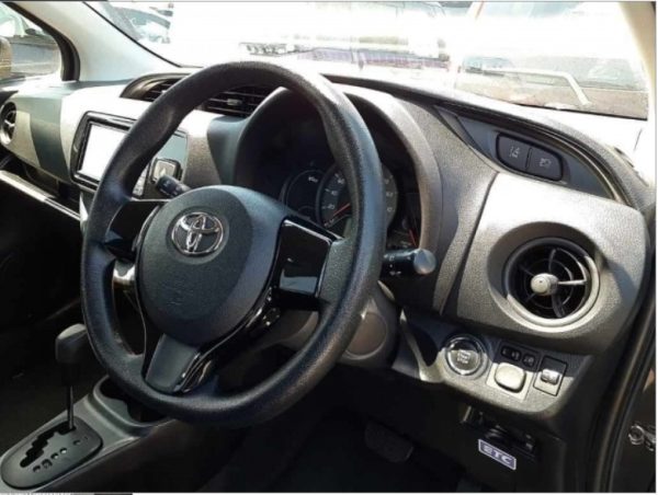 TOYOTA VITZ 2018 - Image 5