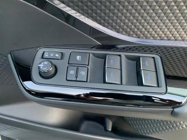 TOYOTA C-HR - Image 15
